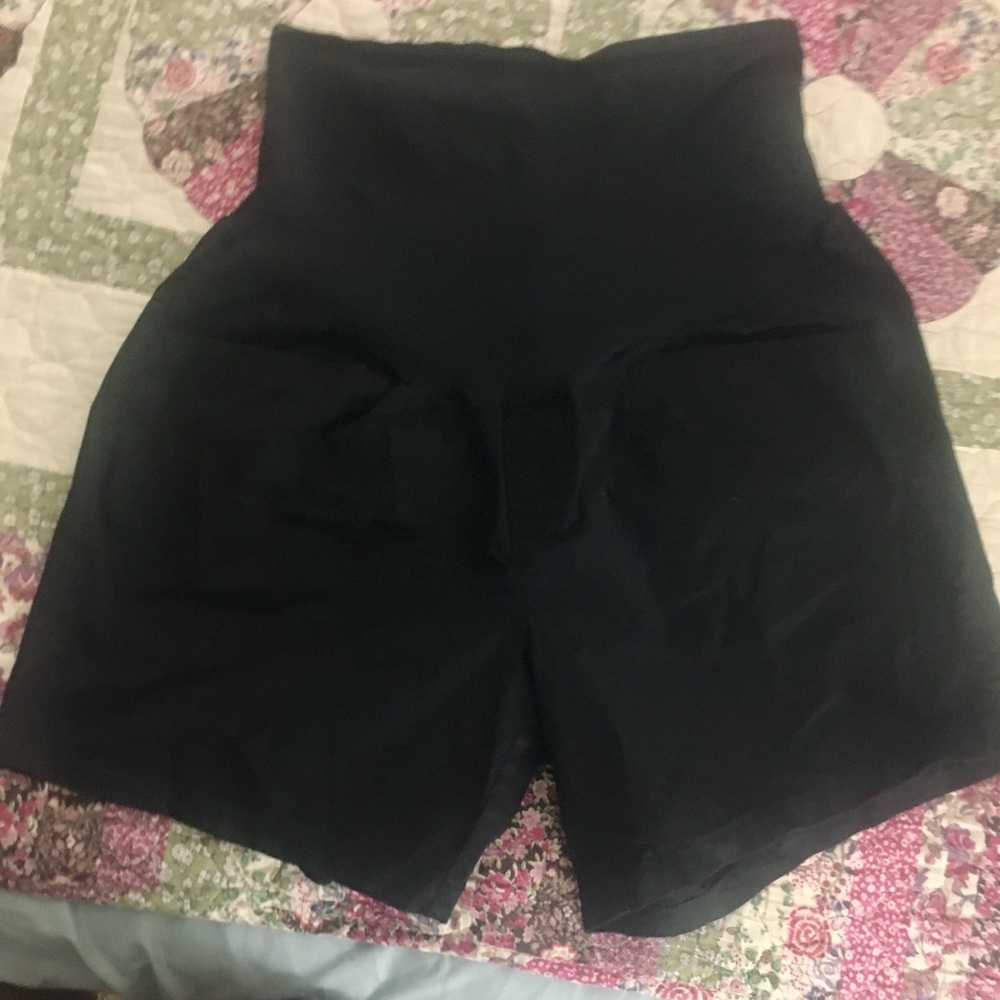Old navy maternity shorts